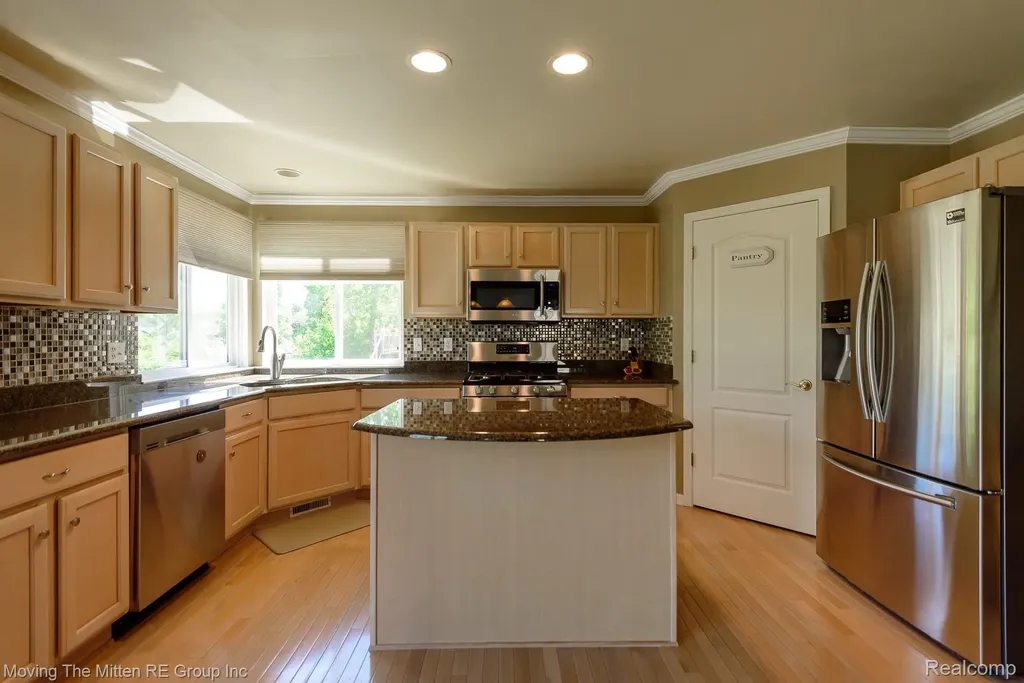 42996 Pond Bluff Drive Van Buren Charter Township MI 48111