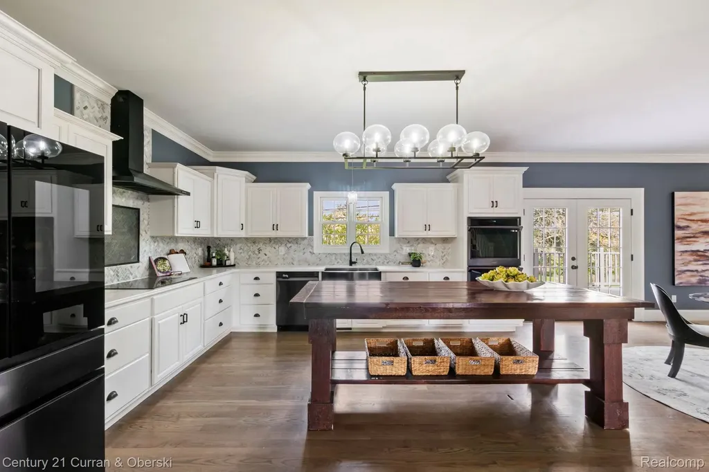 20806 Deerfield Farmington Hills City MI 48335