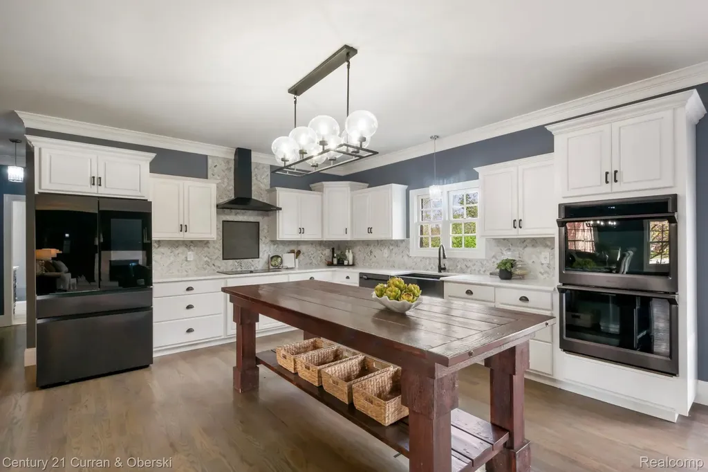 20806 Deerfield Farmington Hills City MI 48335