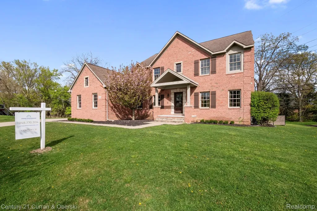 20806 Deerfield Farmington Hills City MI 48335