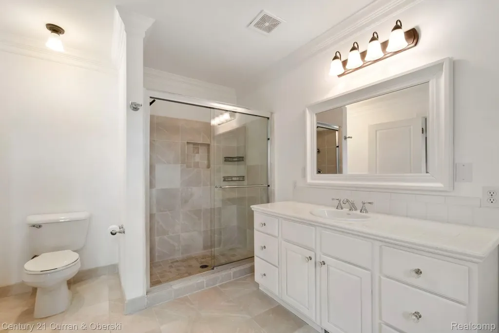 20806 Deerfield Farmington Hills City MI 48335