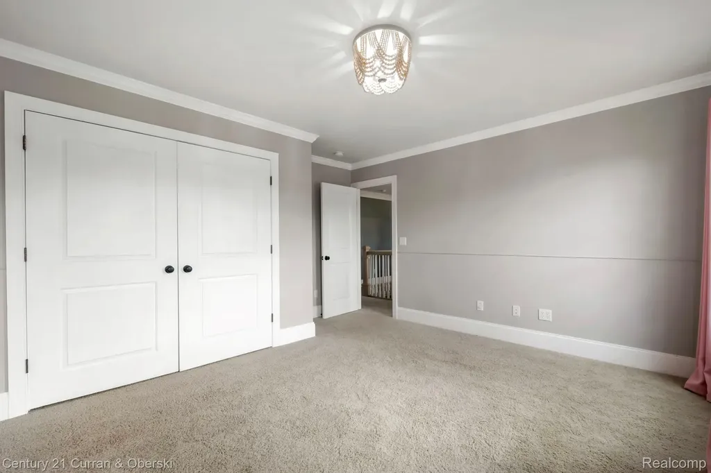 20806 Deerfield Farmington Hills City MI 48335