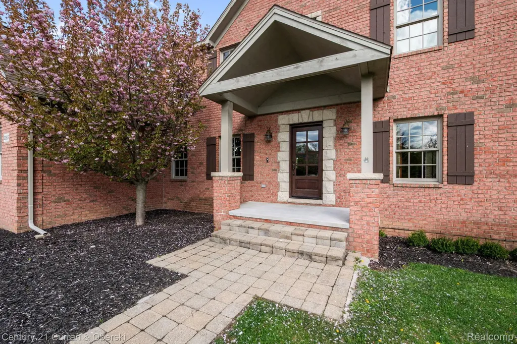 20806 Deerfield Farmington Hills City MI 48335