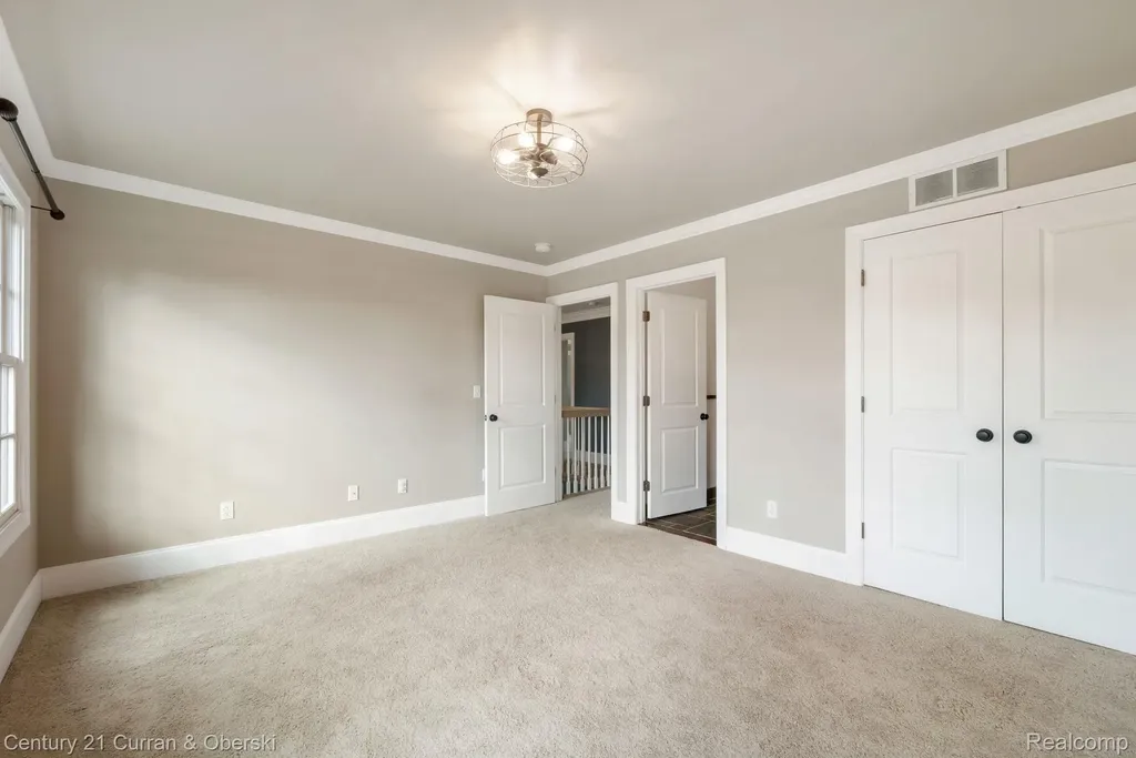 20806 Deerfield Farmington Hills City MI 48335
