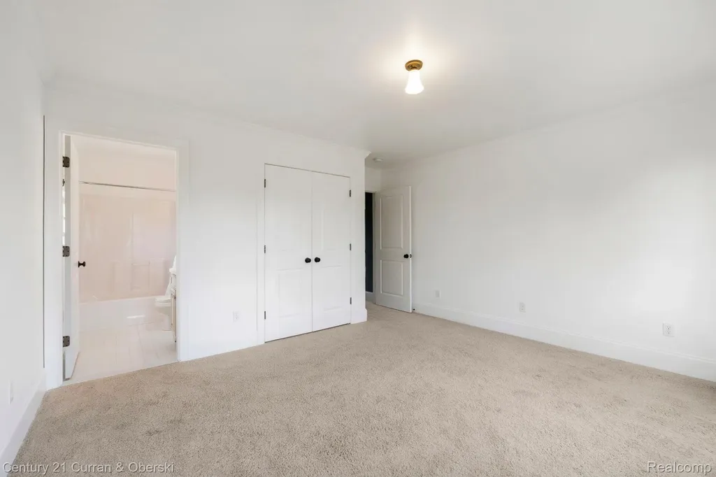 20806 Deerfield Farmington Hills City MI 48335