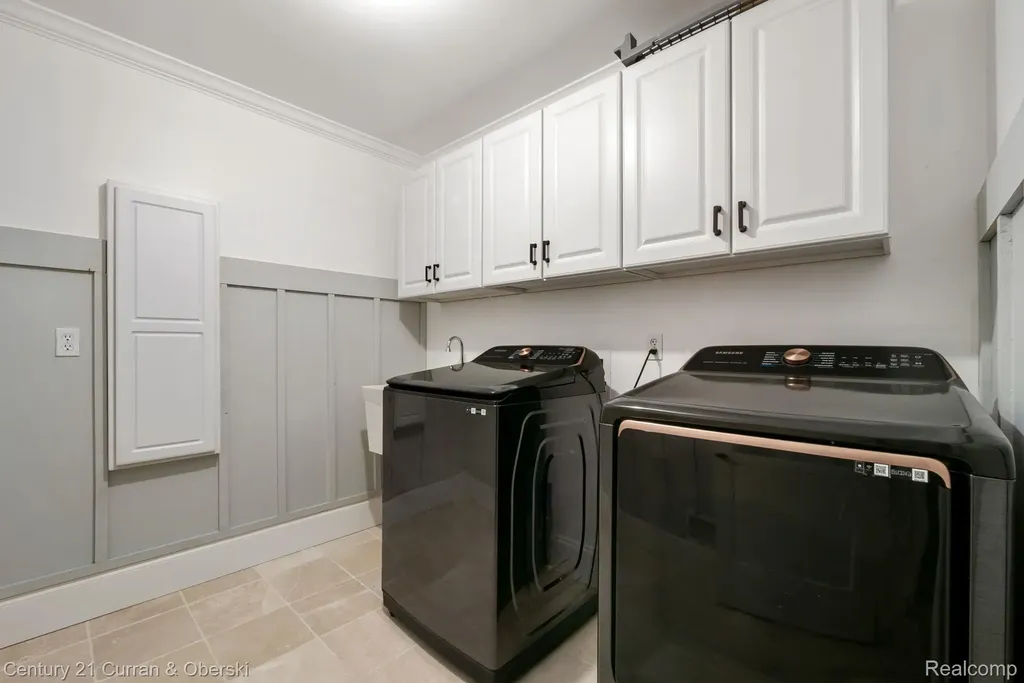 20806 Deerfield Farmington Hills City MI 48335