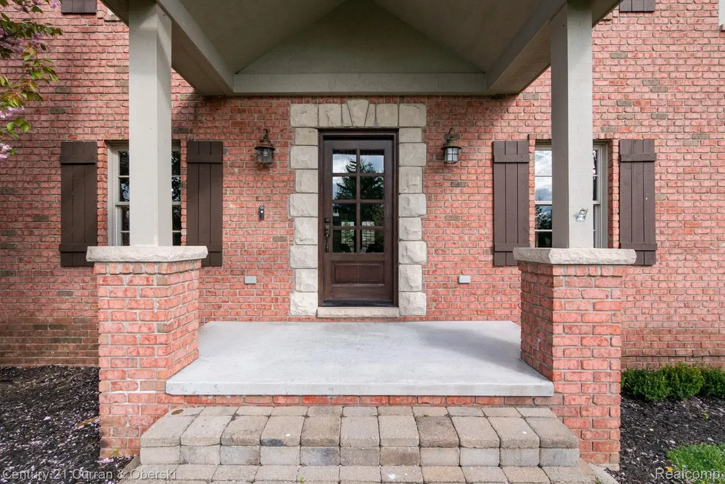 20806 Deerfield Farmington Hills City MI 48335