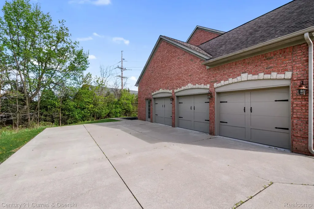 20806 Deerfield Farmington Hills City MI 48335