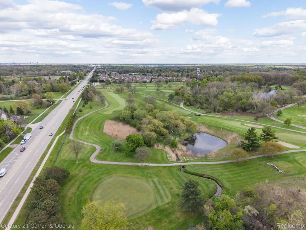 20806 Deerfield Farmington Hills City MI 48335