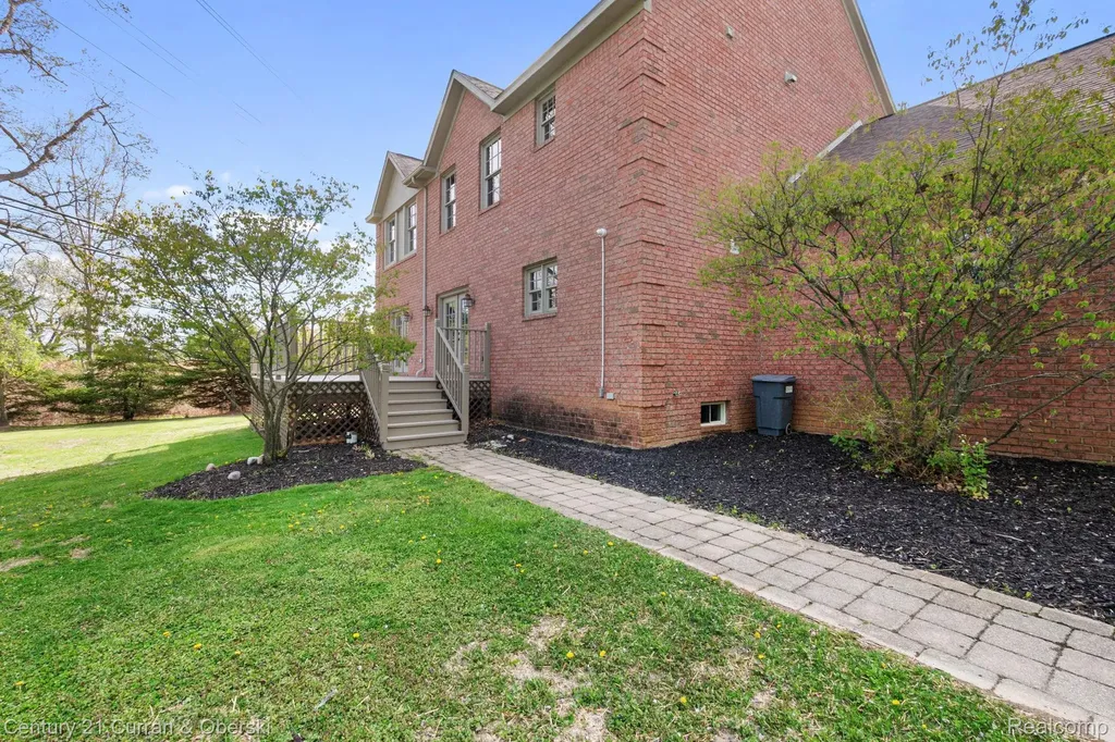 20806 Deerfield Farmington Hills City MI 48335