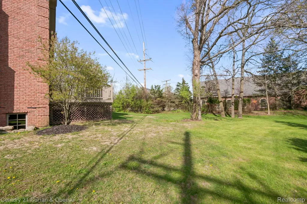 20806 Deerfield Farmington Hills City MI 48335