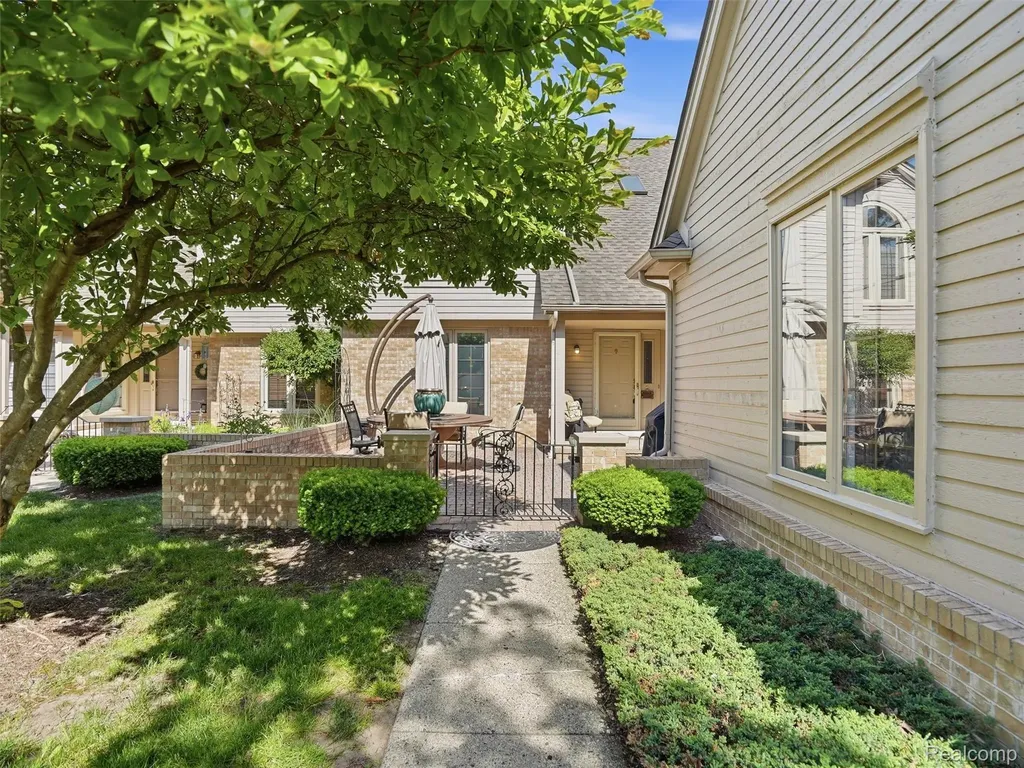 52088 Southview Ridge Macomb Township MI 48042