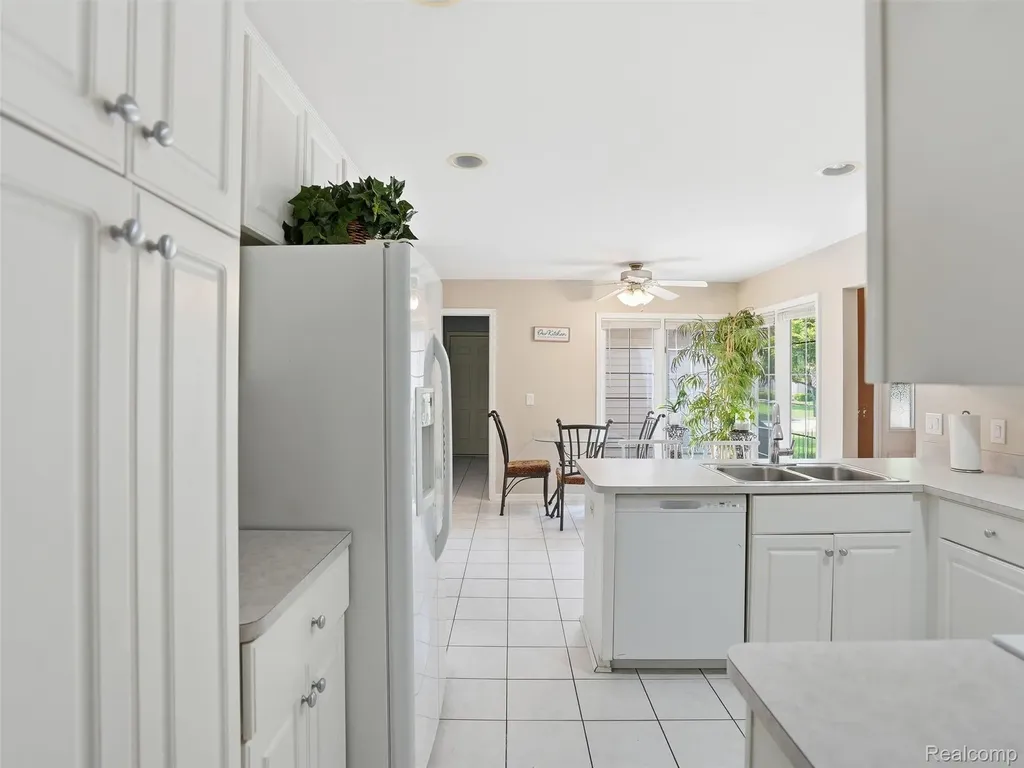 52088 Southview Ridge Macomb Township MI 48042
