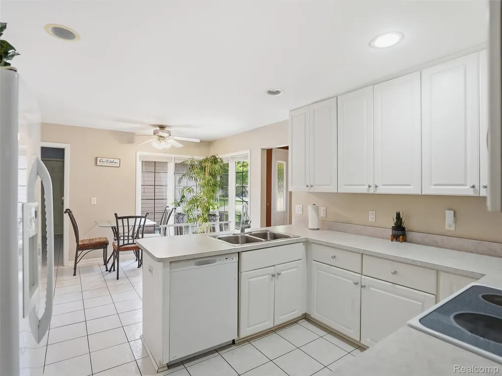 52088 Southview Ridge Macomb Township MI 48042
