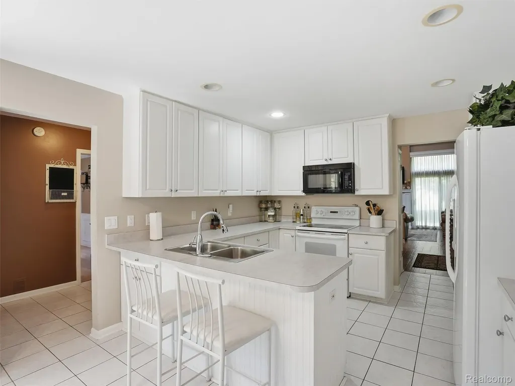 52088 Southview Ridge Macomb Township MI 48042