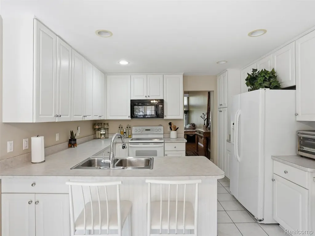 52088 Southview Ridge Macomb Township MI 48042