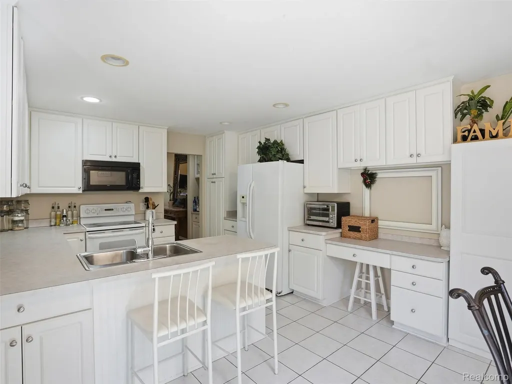 52088 Southview Ridge Macomb Township MI 48042
