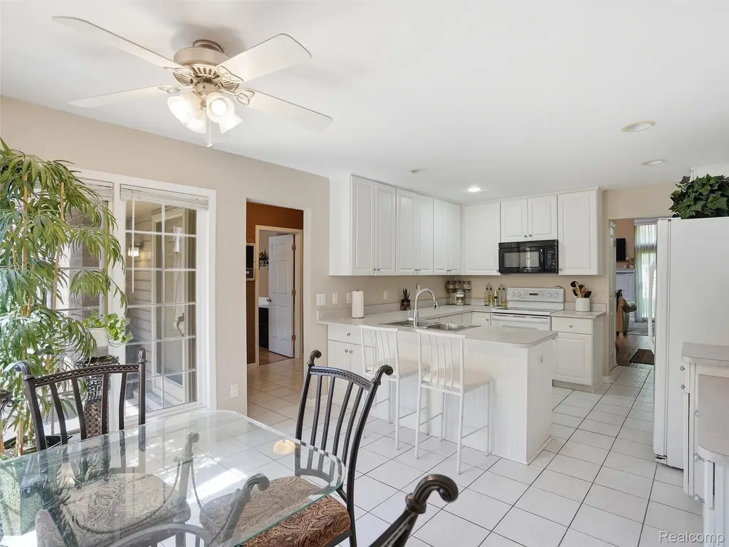52088 Southview Ridge Macomb Township MI 48042