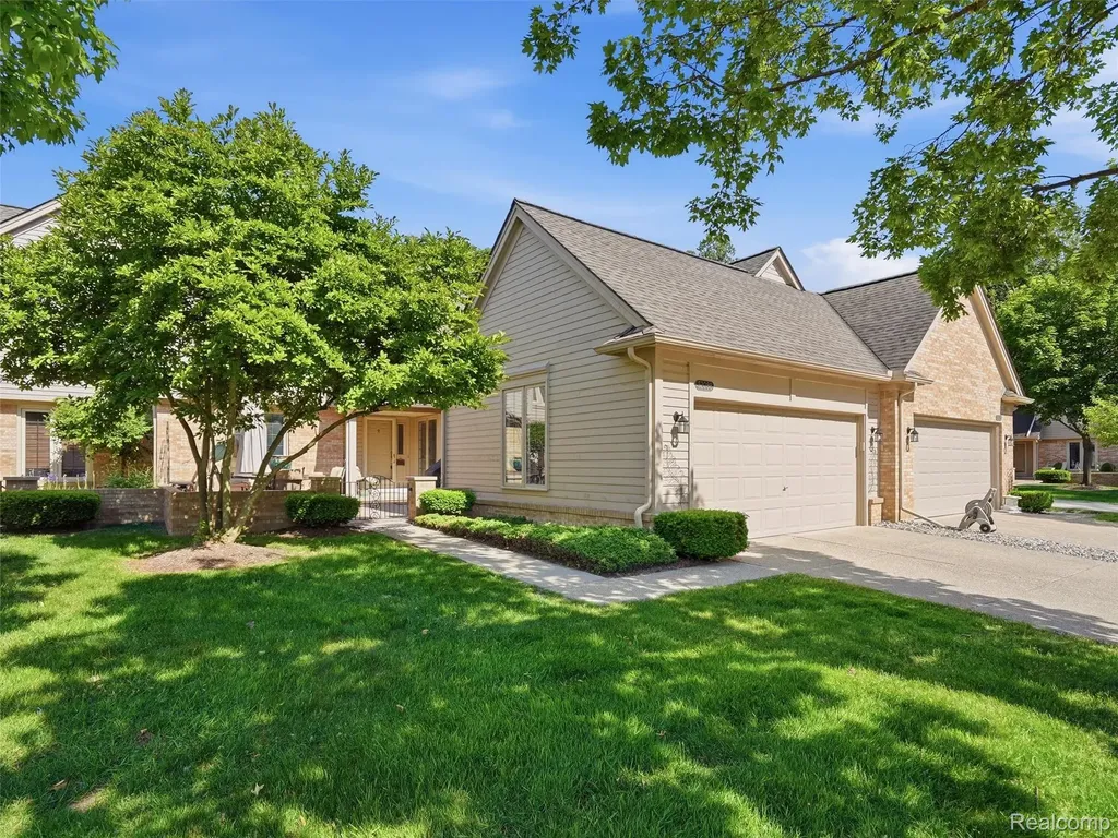 52088 Southview Ridge Macomb Township MI 48042