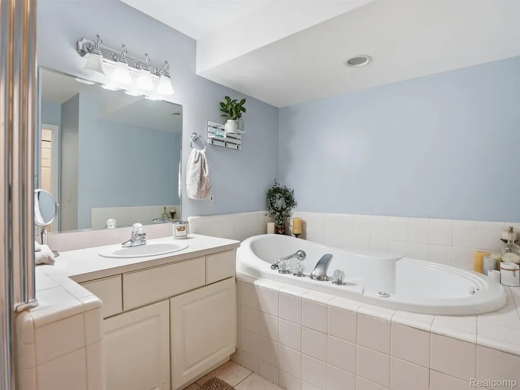 52088 Southview Ridge Macomb Township MI 48042