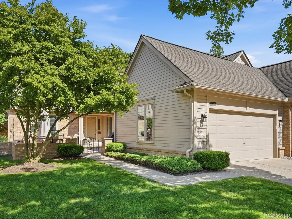 52088 Southview Ridge Macomb Township MI 48042