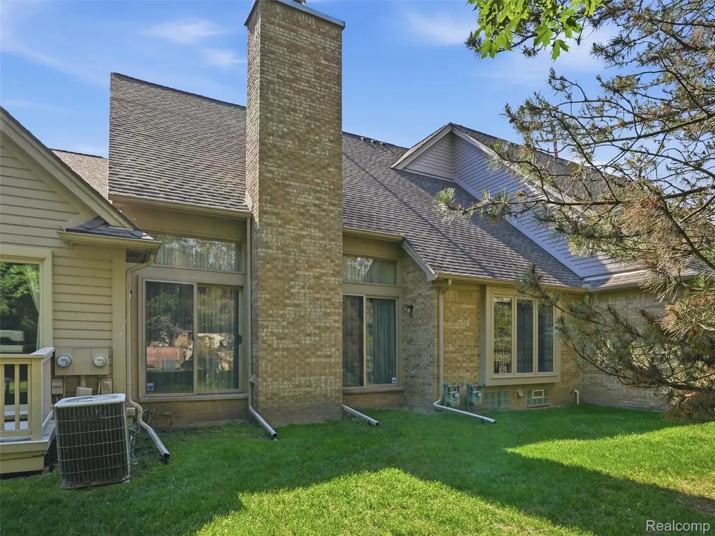 52088 Southview Ridge Macomb Township MI 48042