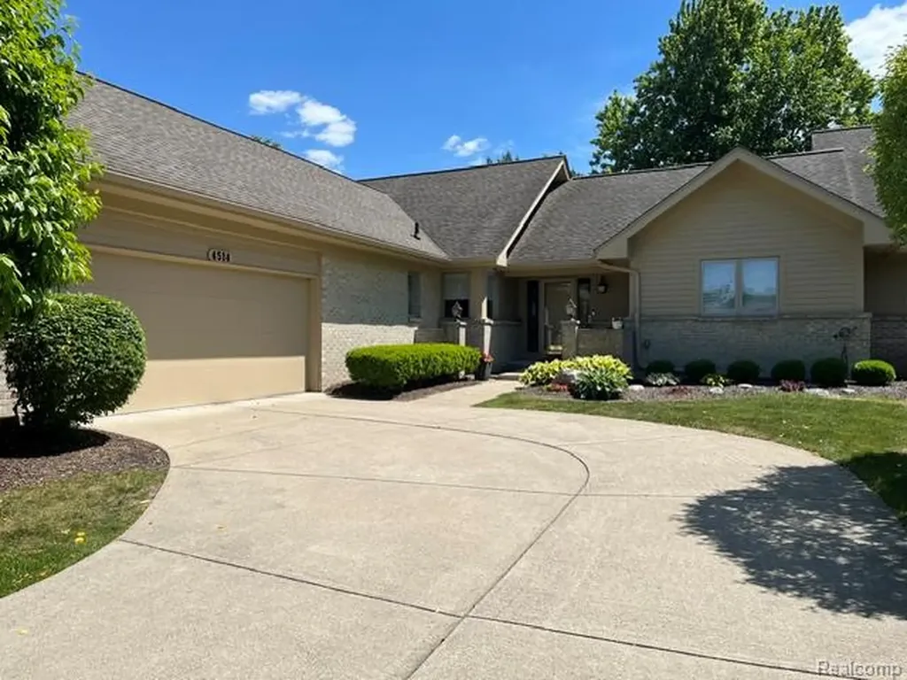 4514 Ravenwood Drive Grand Blanc Charter Township MI 48439