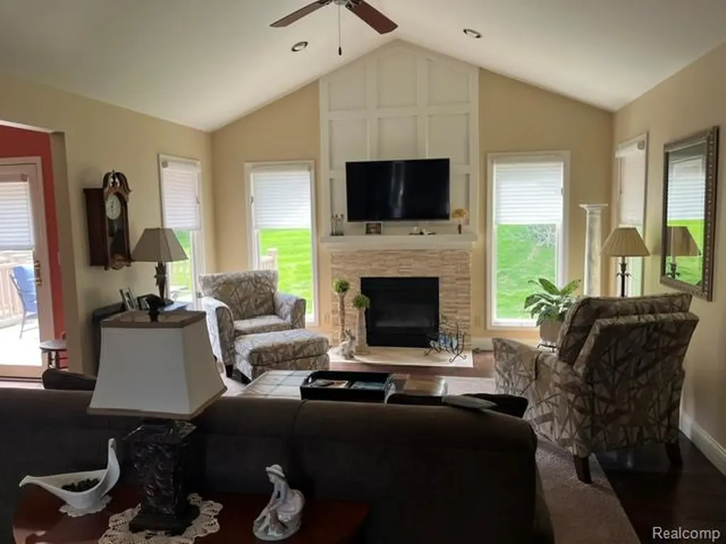 4514 Ravenwood Drive Grand Blanc Charter Township MI 48439