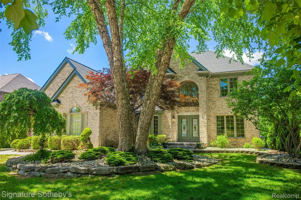 6925 Elm Park Drive Troy City MI 48098