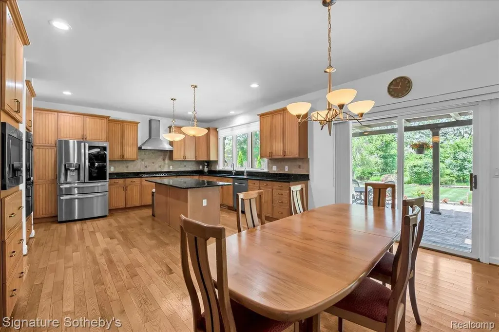 6925 Elm Park Drive Troy City MI 48098