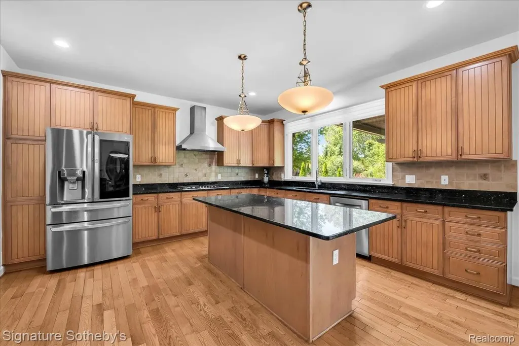 6925 Elm Park Drive Troy City MI 48098