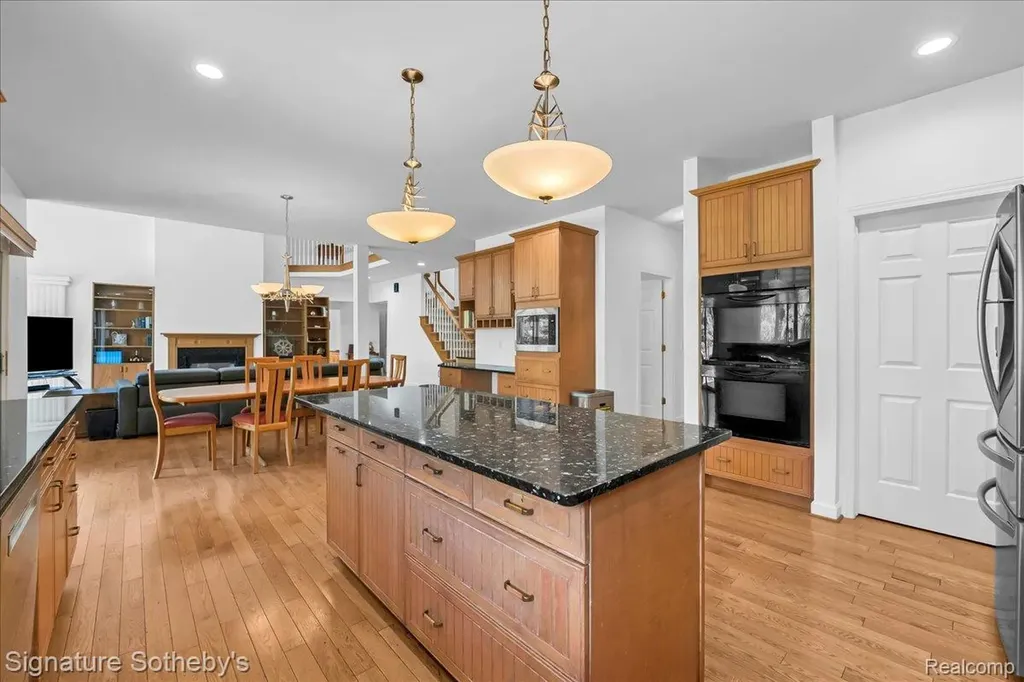 6925 Elm Park Drive Troy City MI 48098