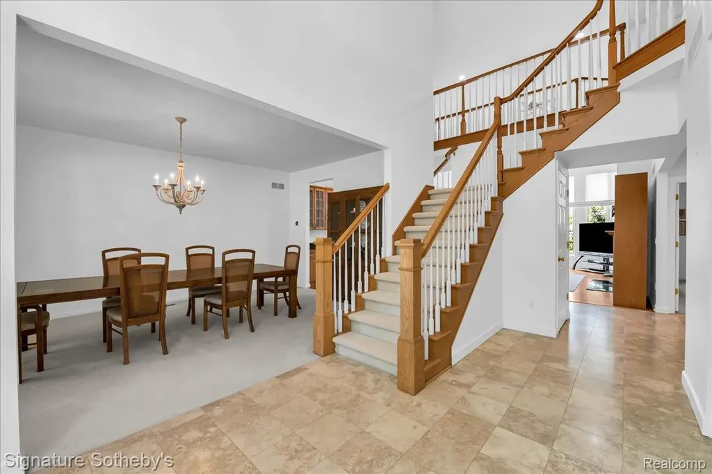 6925 Elm Park Drive Troy City MI 48098