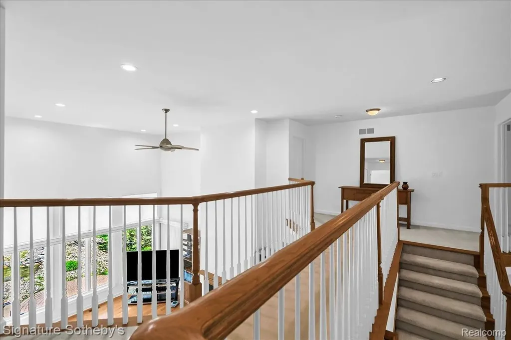 6925 Elm Park Drive Troy City MI 48098