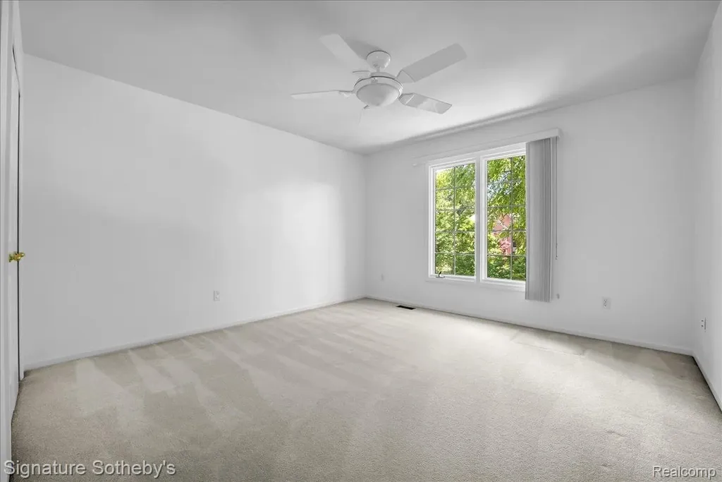 6925 Elm Park Drive Troy City MI 48098