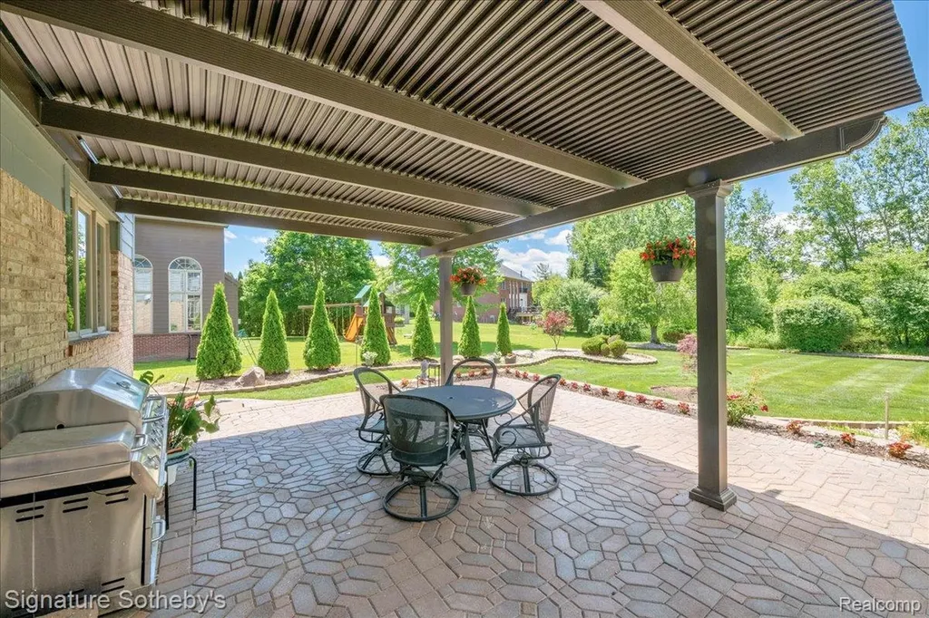 6925 Elm Park Drive Troy City MI 48098