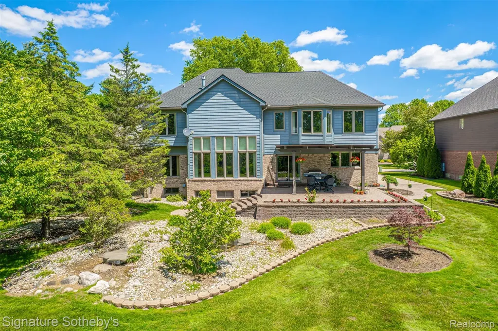 6925 Elm Park Drive Troy City MI 48098