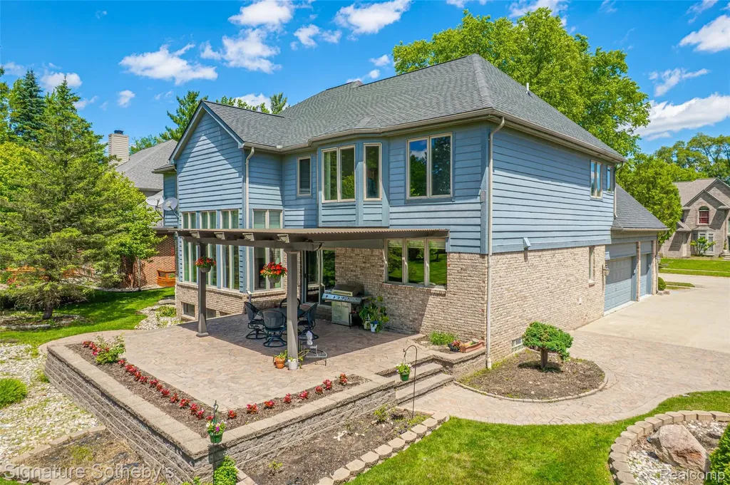 6925 Elm Park Drive Troy City MI 48098