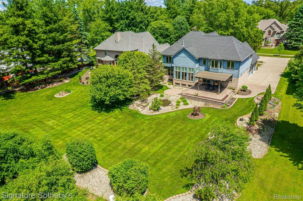 6925 Elm Park Drive Troy City MI 48098