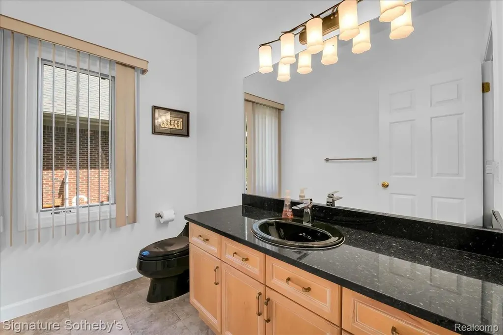 6925 Elm Park Drive Troy City MI 48098
