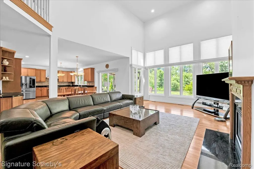 6925 Elm Park Drive Troy City MI 48098