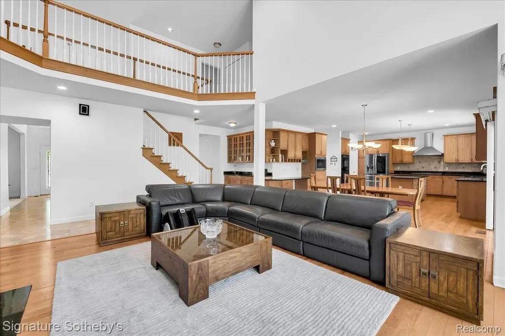 6925 Elm Park Drive Troy City MI 48098