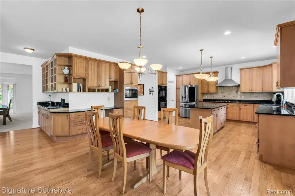 6925 Elm Park Drive Troy City MI 48098
