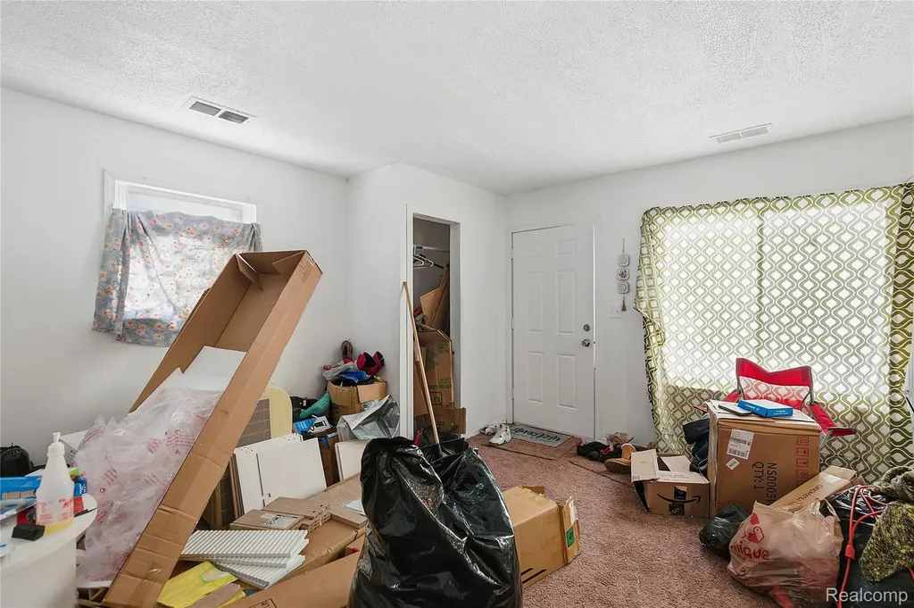 6075 Ashton Avenue Detroit City MI 48228