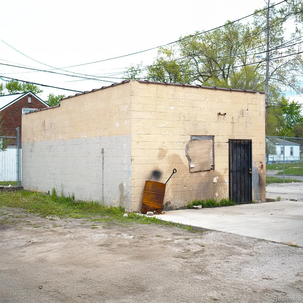 19510 W Warren Avenue Detroit City MI 48228