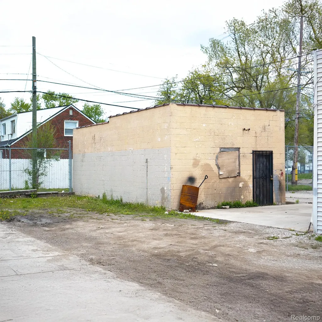 19510 W Warren Avenue Detroit City MI 48228