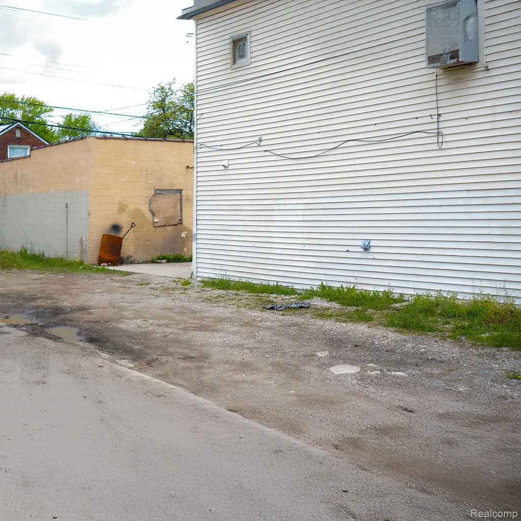 19510 W Warren Avenue Detroit City MI 48228