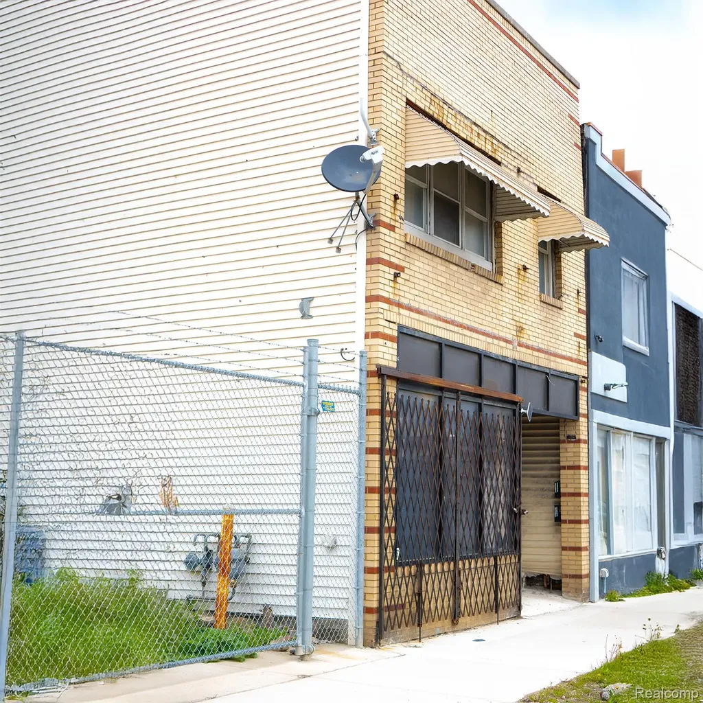 19510 W Warren Avenue Detroit City MI 48228