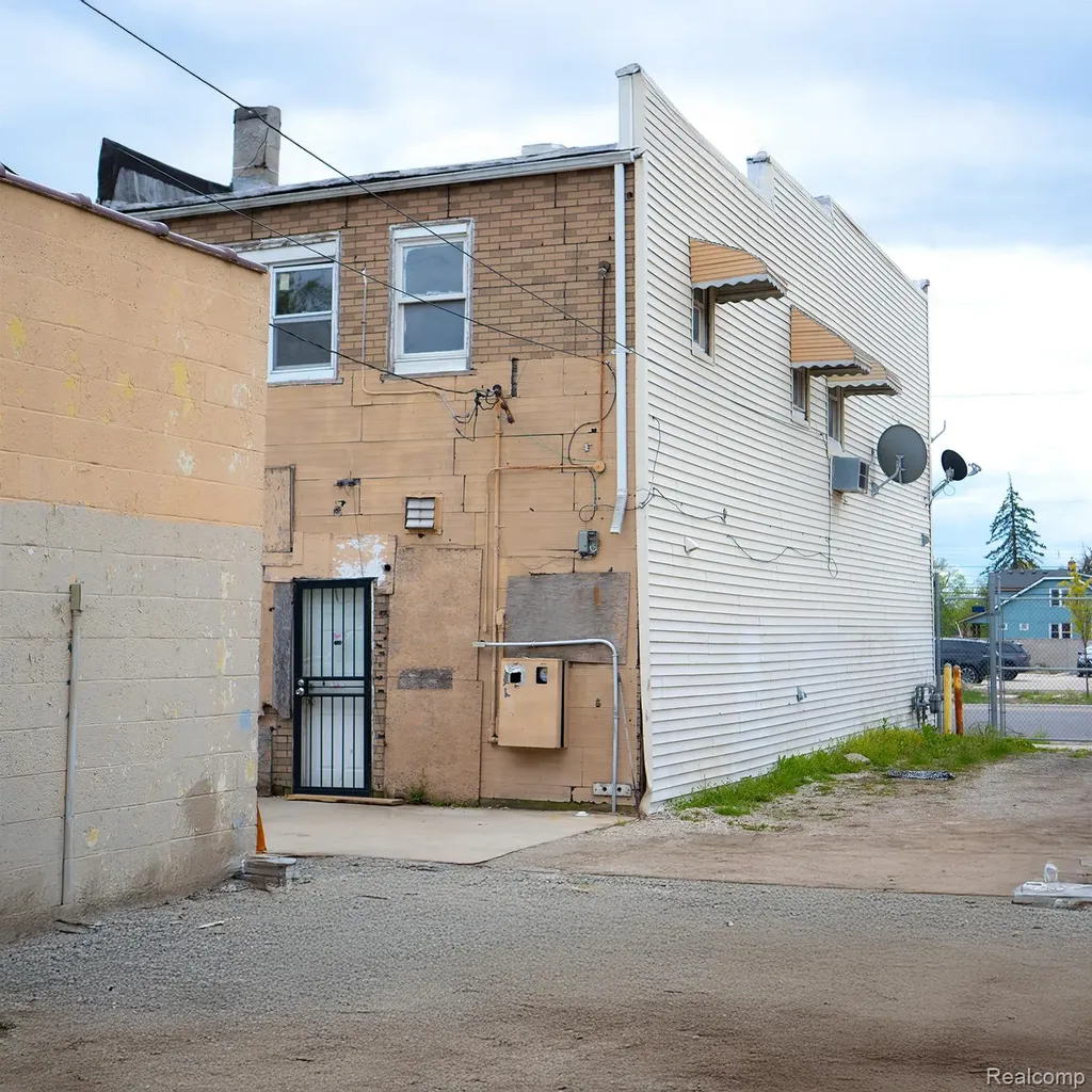 19510 W Warren Avenue Detroit City MI 48228