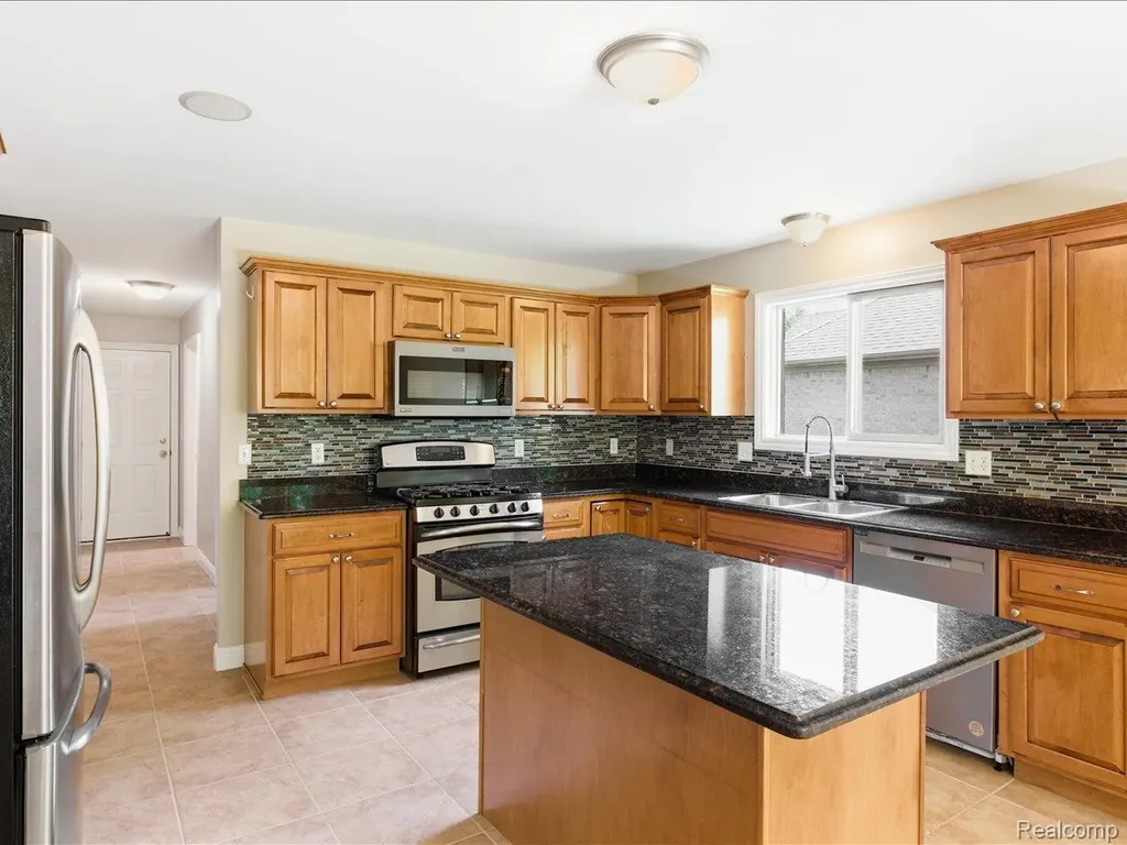 3422 Woodfield Boulevard China Township MI 48054